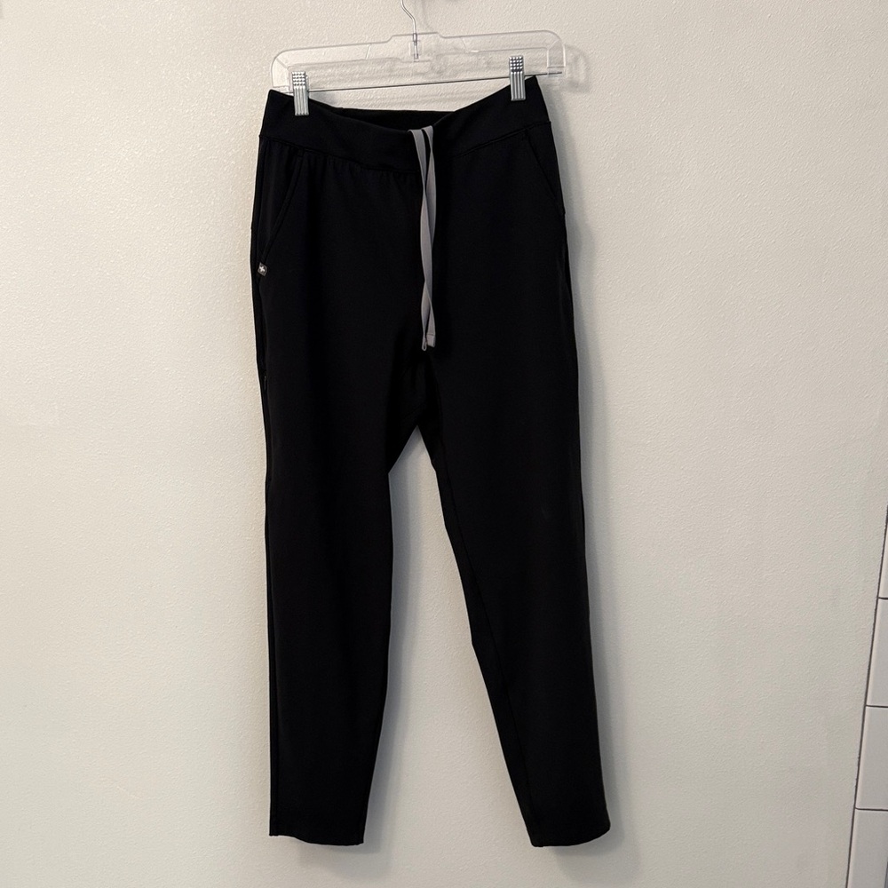 Figs Women’s Technical Collection with grey drawstring